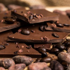 Kaffesjokolade med kakaobønner og kaffebønner